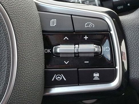 Certified 2025 Kia Sorento LX FWD image 23