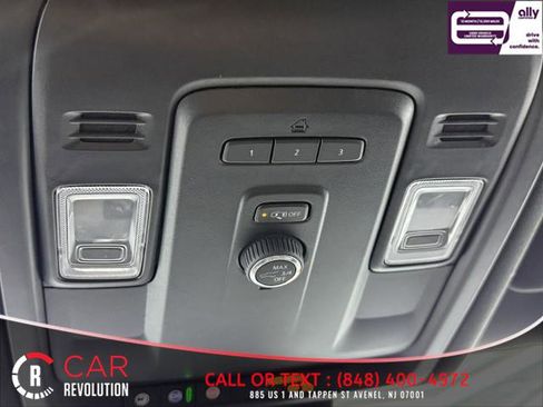 Used 2024 GMC Yukon XL SLT image 40