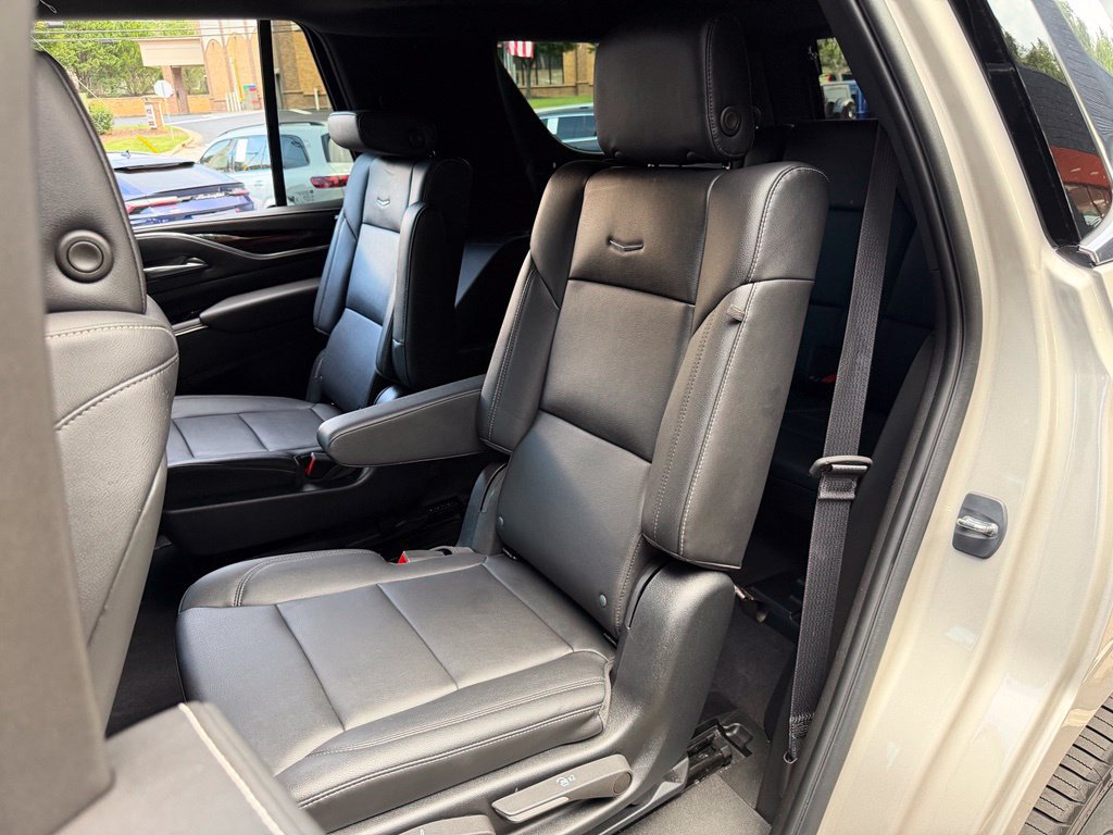 Used 2023 Cadillac Escalade Luxury RWD image 32