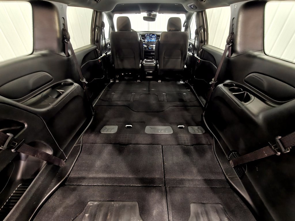 Used 2023 Chrysler Pacifica Touring FWD image 32