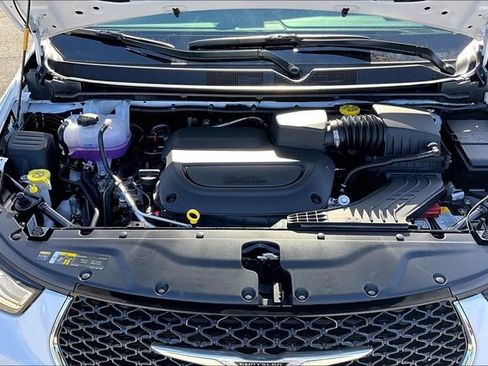 New 2026 Chrysler Pacifica Select FWD image 11
