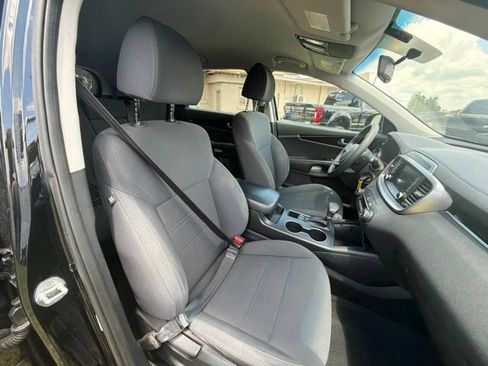 Used 2019 Kia Sorento FWD V6 image 14