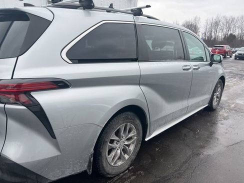 Used 2022 Toyota Sienna XLE image 5