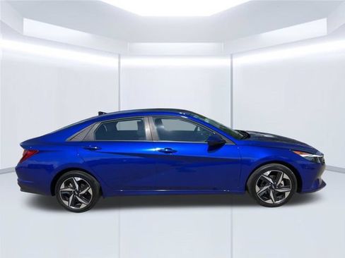 Used 2023 Hyundai Elantra SEL w/ Convenience Package FWD image 10