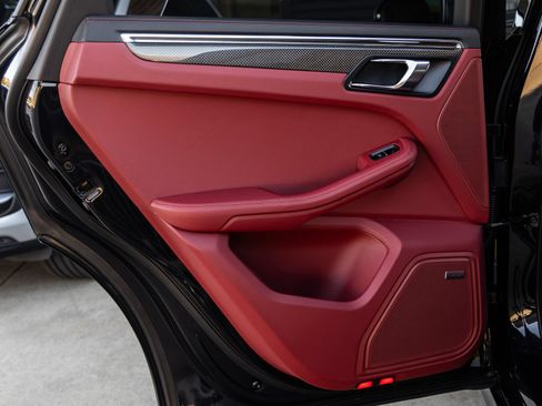 Certified 2026 Porsche Macan S AWD/4WD image 31