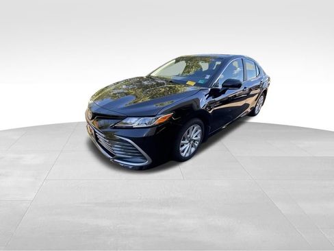 Used 2024 Toyota Camry LE w/ Convenience Package FWD image 3