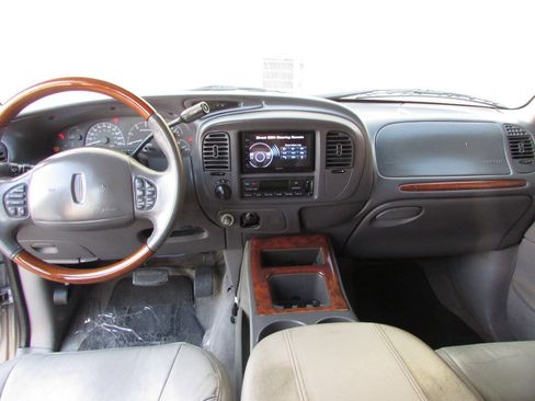 Used 2000 Lincoln Navigator 4WD image 26