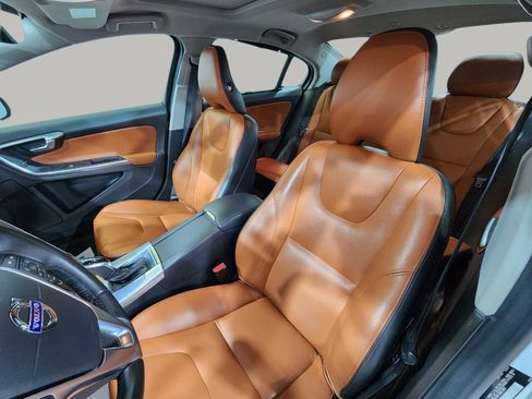 Used 2018 Volvo S60 T5 Inscription image 13