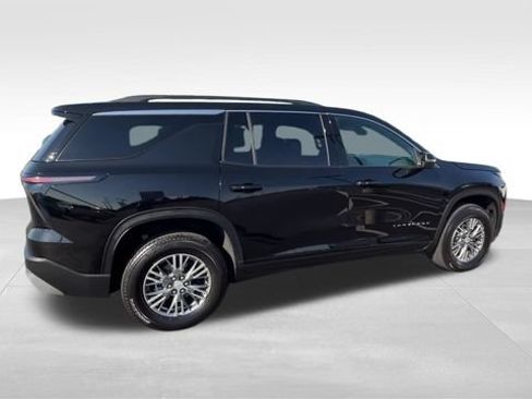 Certified 2025 Chevrolet Traverse LT w/ LPO, Cargo Package AWD/4WD image 8