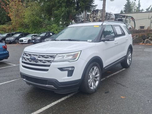 Used 2018 Ford Explorer XLT w/ Equipment Group 202A image 2