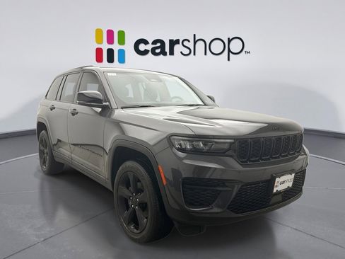 Used 2023 Jeep Grand Cherokee Altitude image 7