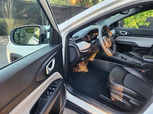 Used 2024 Jeep Compass Latitude image 26