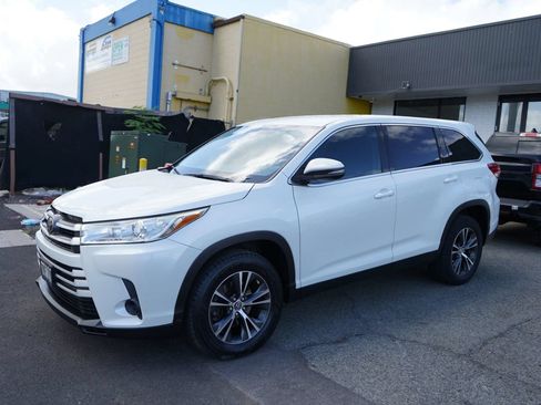 Used 2019 Toyota Highlander FWD V6 image 6