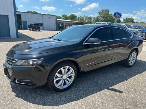 Used 2017 Chevrolet Impala LT FWD image 1