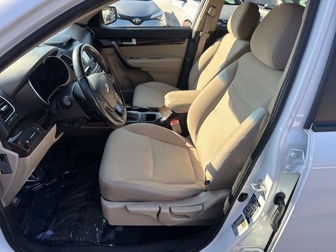 Used 2014 Kia Sorento LX FWD image 19