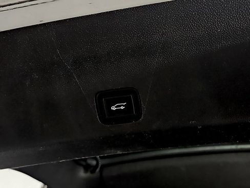 Used 2021 Chevrolet Suburban LT RWD image 31