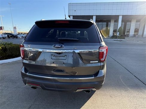 Used 2018 Ford Explorer XLT w/ Equipment Group 202A image 6