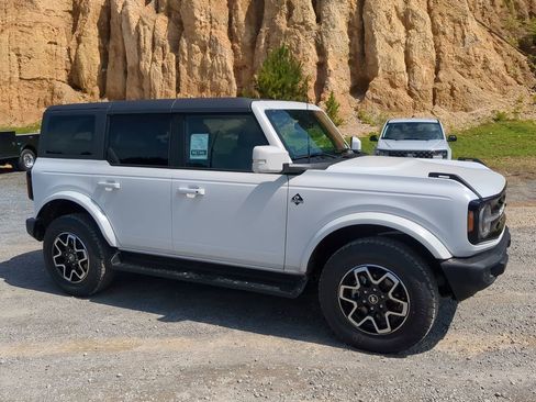 Used 2025 Ford Bronco Outer Banks w/ Matte Film Protection Package image 2