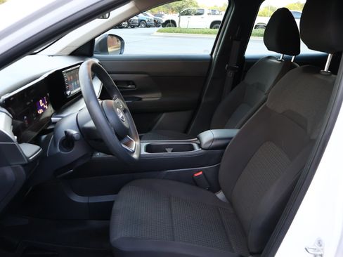 Used 2025 Nissan Kicks S AWD/4WD image 9