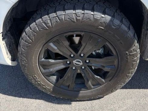 Used 2023 Nissan Titan SV w/ SV Convenience Package AWD/4WD image 13