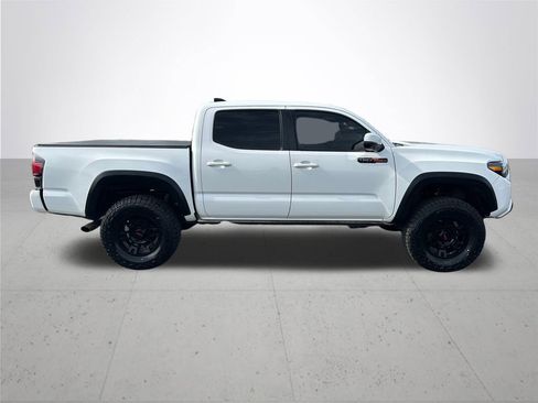 Used 2020 Toyota Tacoma TRD Off-Road w/ TRD Premium Off Road Package AWD/4WD image 6