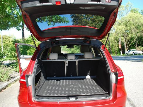Used 2018 Mercedes-Benz GLC 300 4MATIC image 6