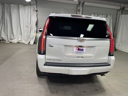 Used 2019 Cadillac Escalade Platinum AWD/4WD image 6