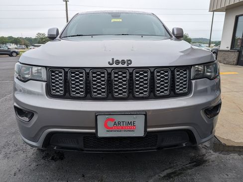 Used 2018 Jeep Grand Cherokee Altitude image 3