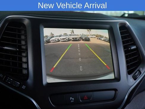 Used 2019 Jeep Cherokee Trailhawk AWD/4WD image 24