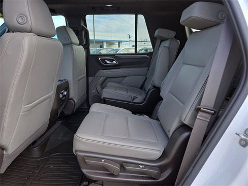 Used 2022 GMC Yukon SLT w/ SLT Luxury Package image 14