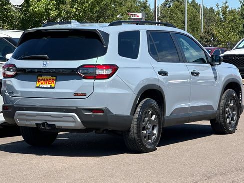 Used 2024 Honda Pilot TrailSport image 4
