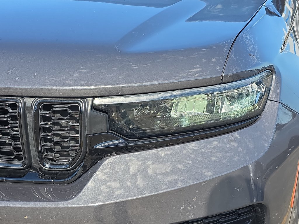 Used 2024 Jeep Grand Cherokee Altitude RWD image 12
