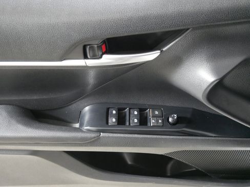 Used 2019 Toyota Camry SE image 19