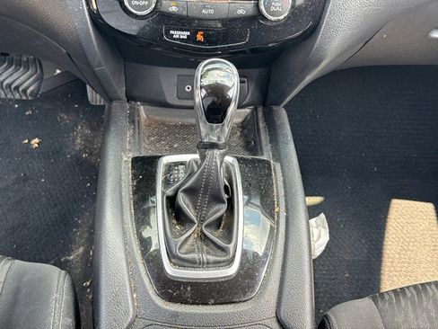 Used 2018 Nissan Rogue SV w/ Premium Package AWD/4WD image 18