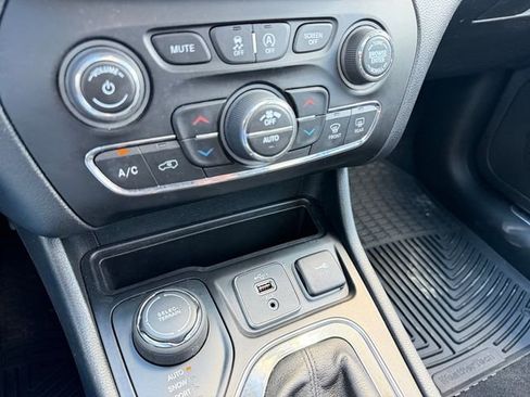 Certified 2020 Jeep Cherokee Limited AWD/4WD image 24