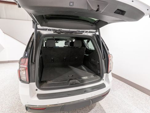 Used 2022 Chevrolet Suburban RST w/ Luxury Package RWD image 33