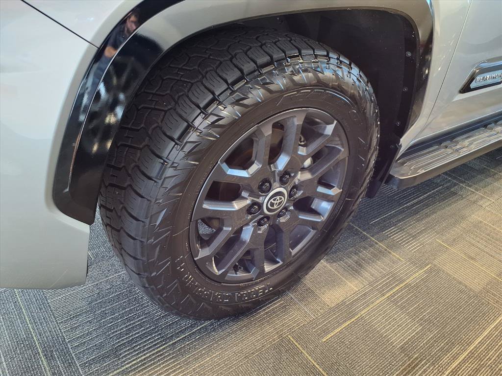 Used 2024 Toyota Sequoia Platinum AWD/4WD image 4