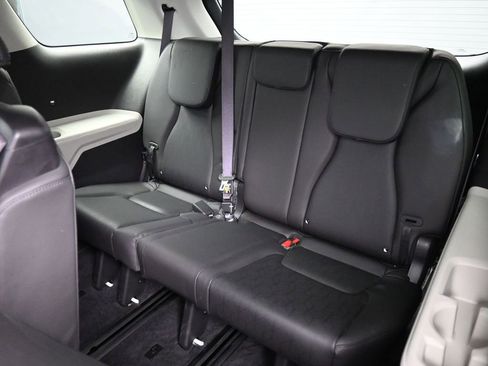 Used 2024 Kia Carnival LX FWD image 19