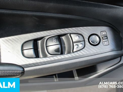 Used 2025 Nissan Altima 2.5 SV FWD image 39