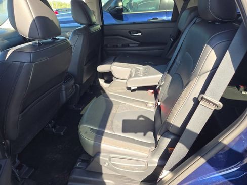 Used 2025 Nissan Pathfinder SL AWD/4WD image 9