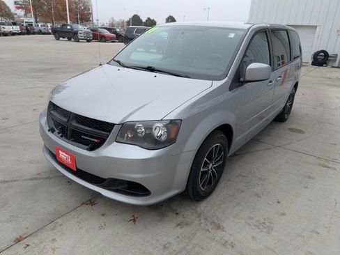 Used 2017 Dodge Grand Caravan SE image 27