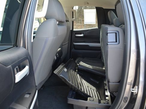 Used 2018 Toyota Tundra SR5 w/ TRD Off Road Package image 20