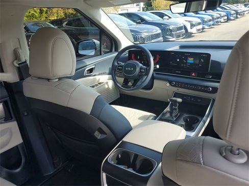 New 2026 Kia Carnival EX image 13