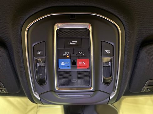 Used 2025 Jeep Grand Cherokee Limited AWD/4WD image 25