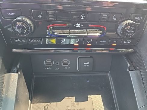 Used 2024 Jeep Grand Cherokee Altitude AWD/4WD image 15