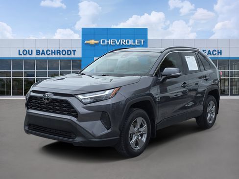 Used 2024 Toyota RAV4 XLE FWD image 3