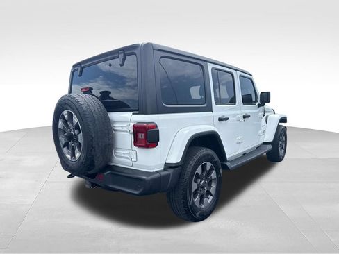 Used 2018 Jeep Wrangler Unlimited Sahara AWD/4WD image 12