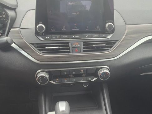 Used 2025 Nissan Altima 2.5 SV FWD image 6