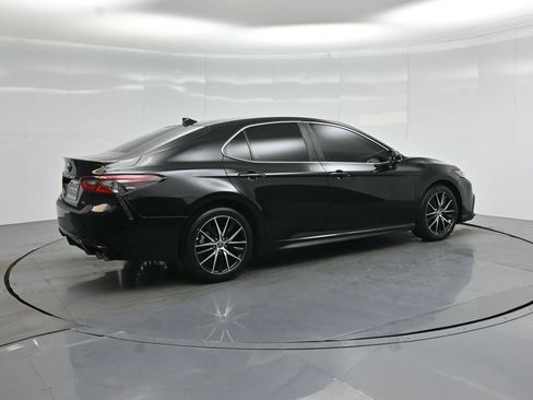 Used 2022 Toyota Camry SE FWD image 25