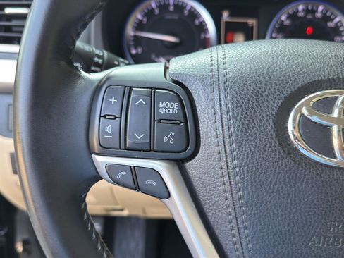 Used 2017 Toyota Highlander XLE FWD image 22